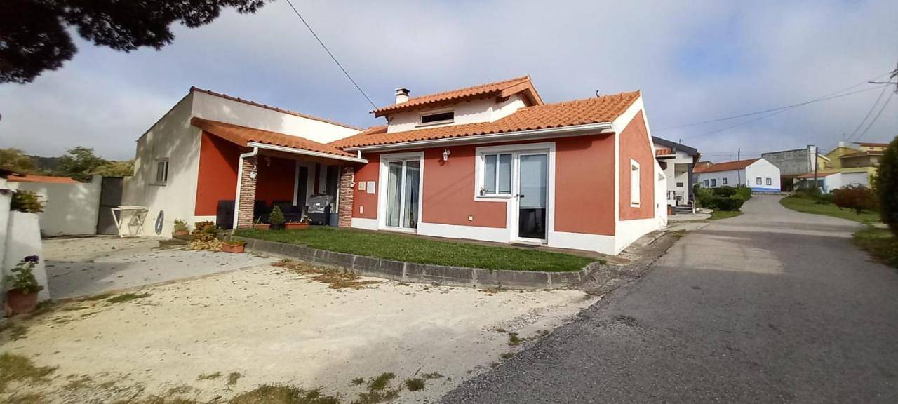 Two-Bedroom House in Nadadouro, Leiria District
