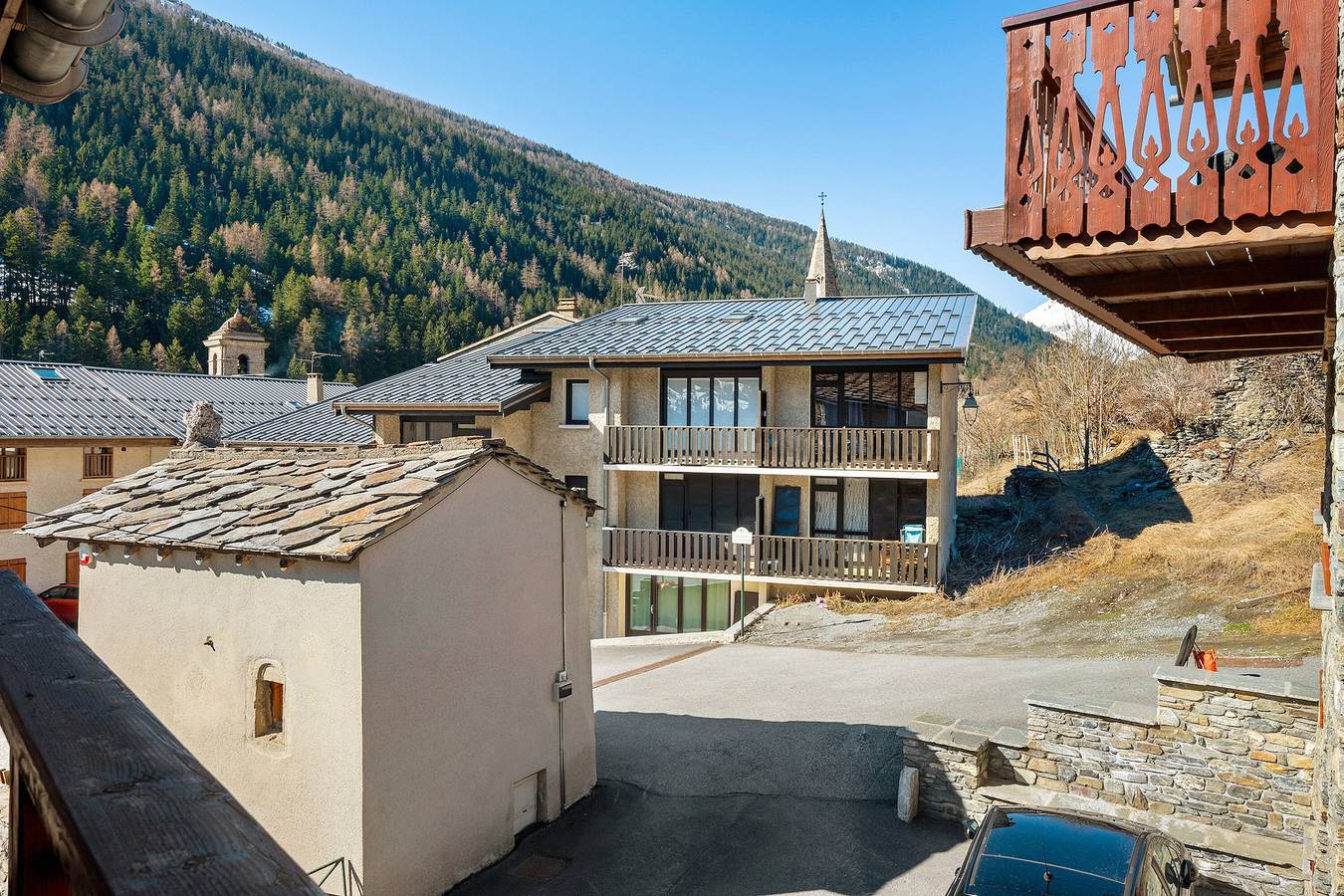 Appartement entier, Appartement "Les Chardons" avec vue sur les montagnes, balcon et Wi-Fi in Lanslebourg-Mont-Cenis, Massif de la Vanoise