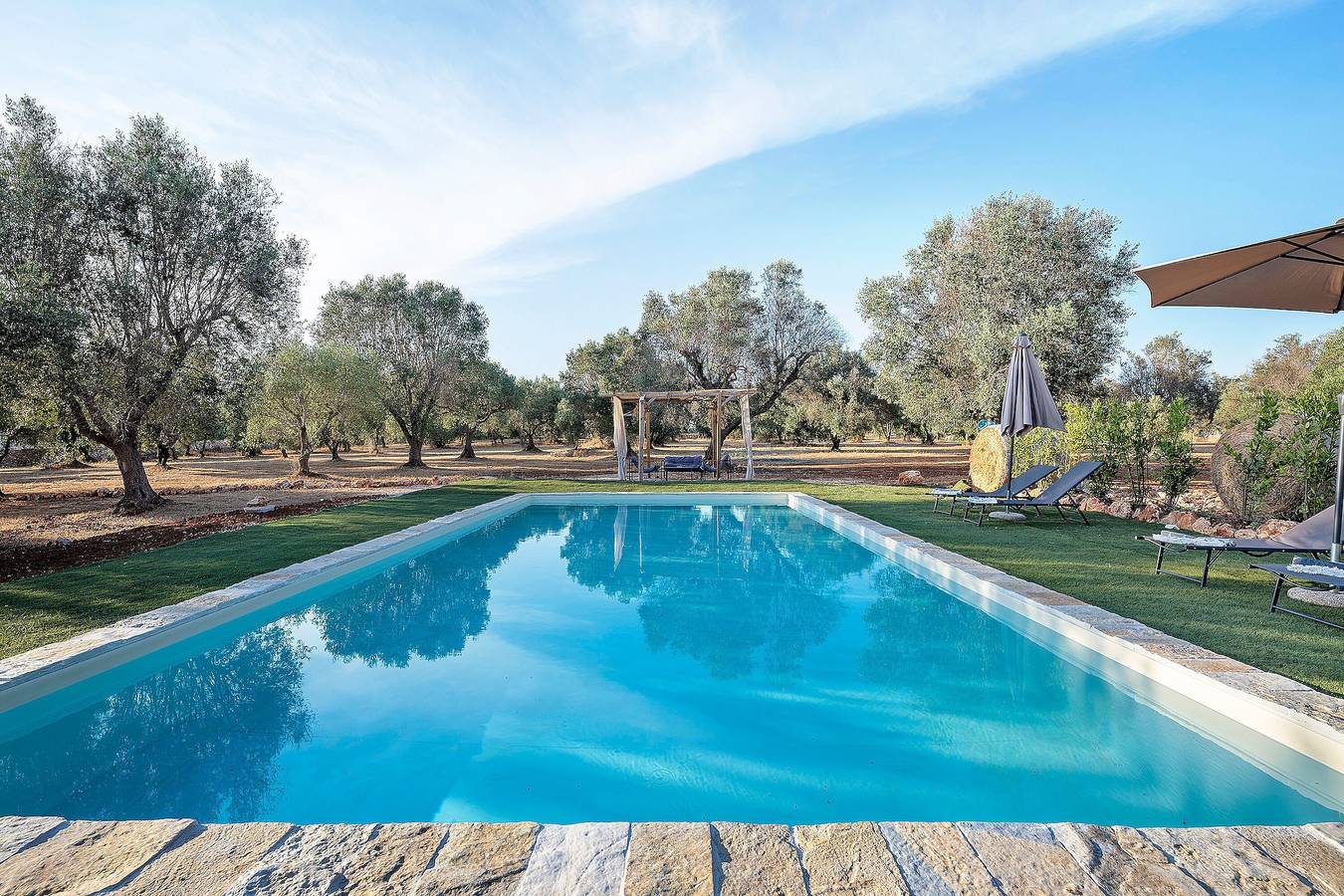 Antico Trullo con Piscina Privata – Totale Esclusività nella Valle d'Itria, Puglia in Ostuni, Salento