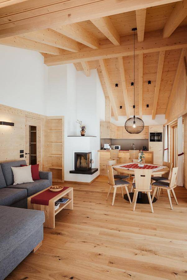 Chalet für 4 Personen, mit Ausblick und Garten in Alta Badia