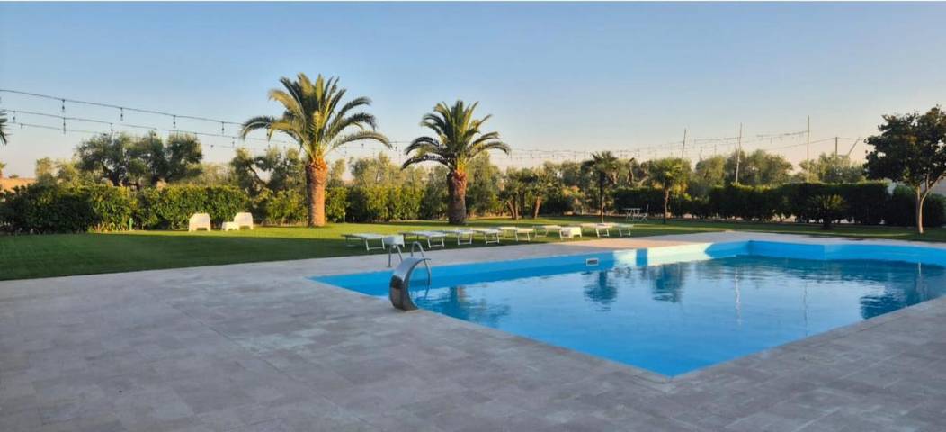 B&b per 2 persone, con Balcone e Terrazza nonché Giardino e Piscina a Cerignola