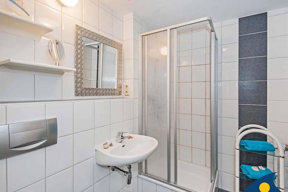 Entire apartment, Sellin 7B Vacation Rental - A Natural Idyll by the Lake in Sellin (Usedom), Heringsdorf