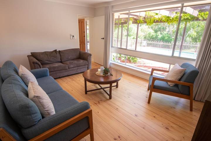 Holiday home for 11 people, with terrace and pool as well as garden in South Australia