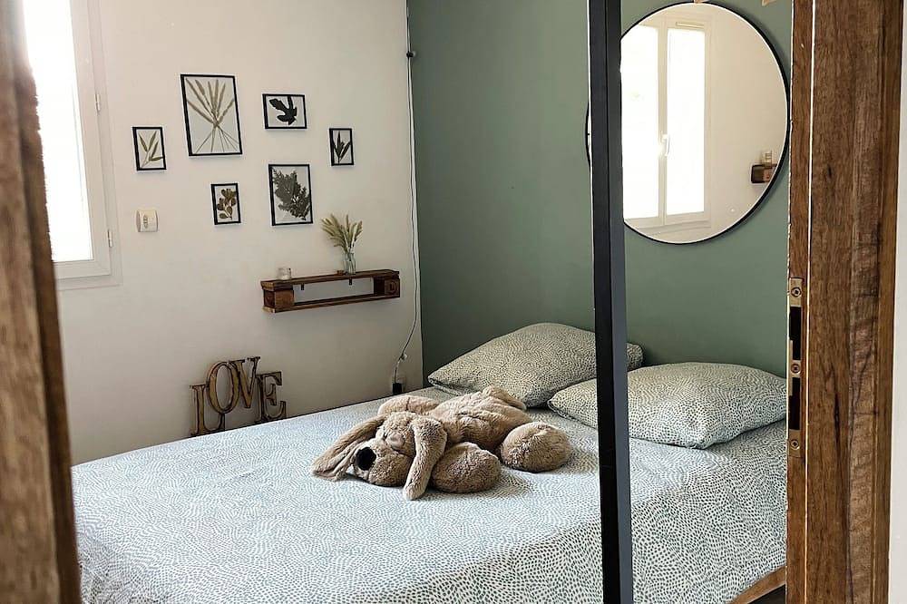 House with swimming pool and Clim for 6 people - near Aix en Pce and Marseille. in Velaux, Aix-en-Provence region