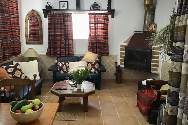 3 Bed Lodge - Sleeps 6 - Pool - Terrace - Parking in Loja, Granada Provinz