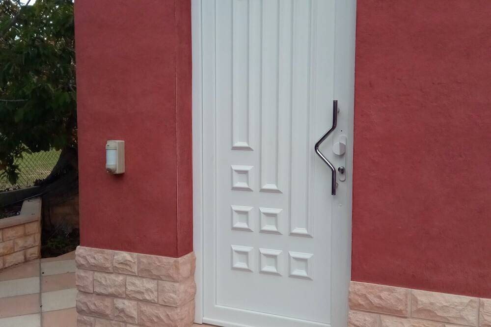 Apartamento entero, Pequeño piso en un barrio tranquilo equipado con todas las comodidades in Calafell, Costa Dorada