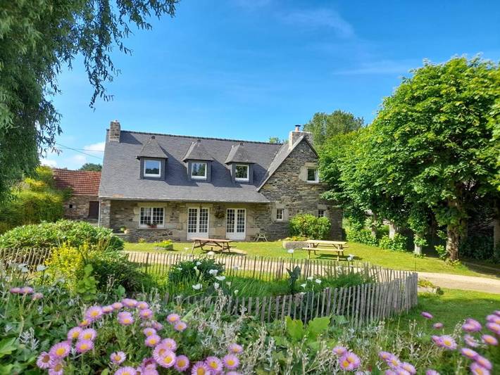 Location de vacances pour 14 personnes, avec vue et jardin à Sainte-Sève