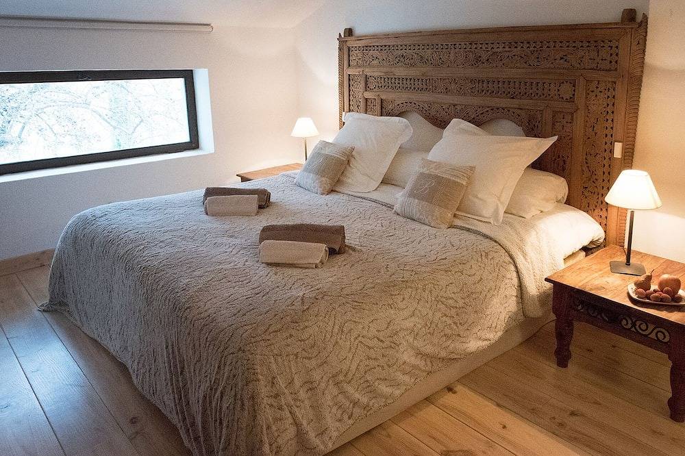 Domaine La Parpaille - The Maison Sous l'Amandier in Cucuron, Parc naturel régional du Luberon