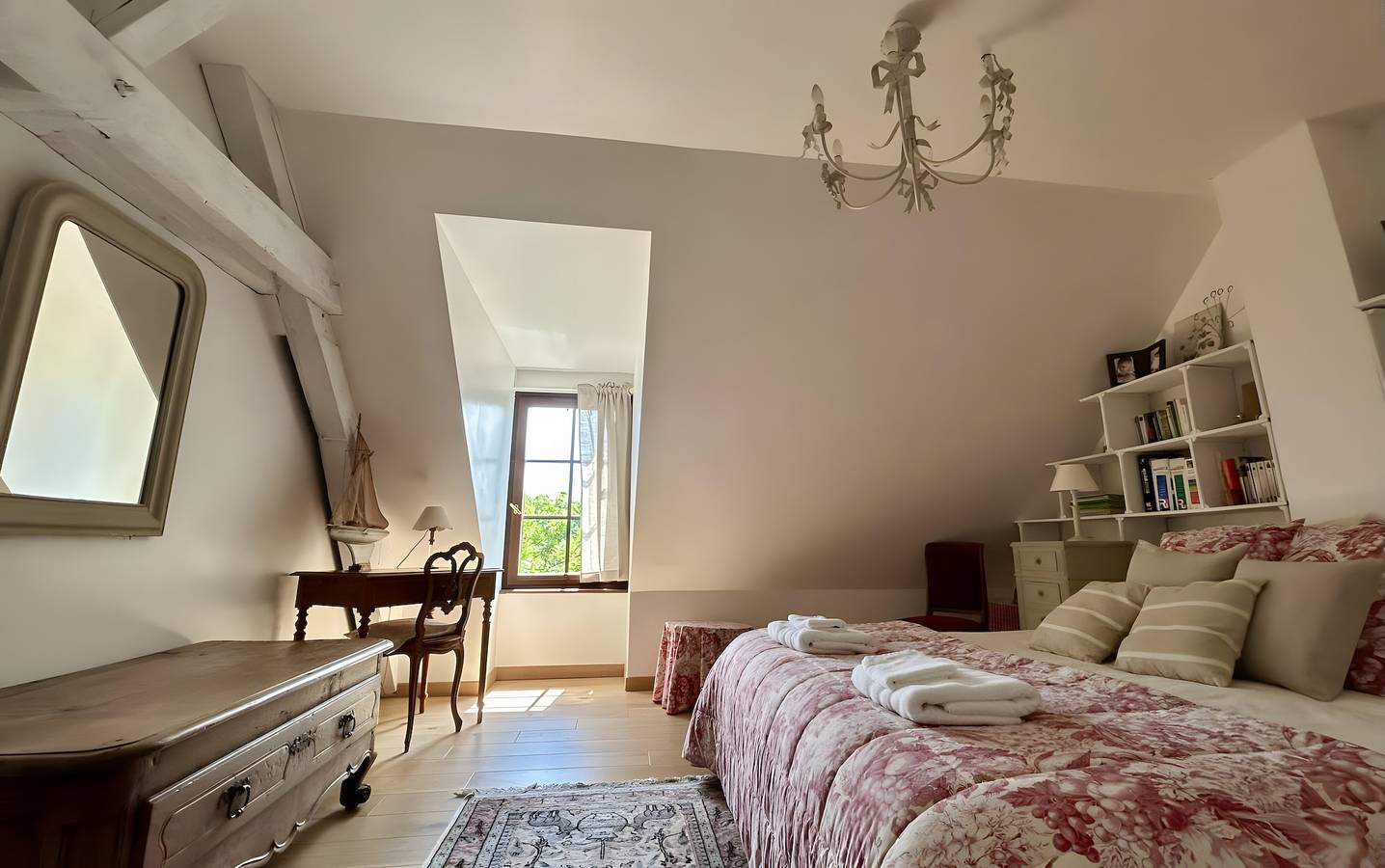 Casa de vacaciones 'Le Pré des Fées' con vistas al lago, piscina privada y jardín in Salbris, Sologne