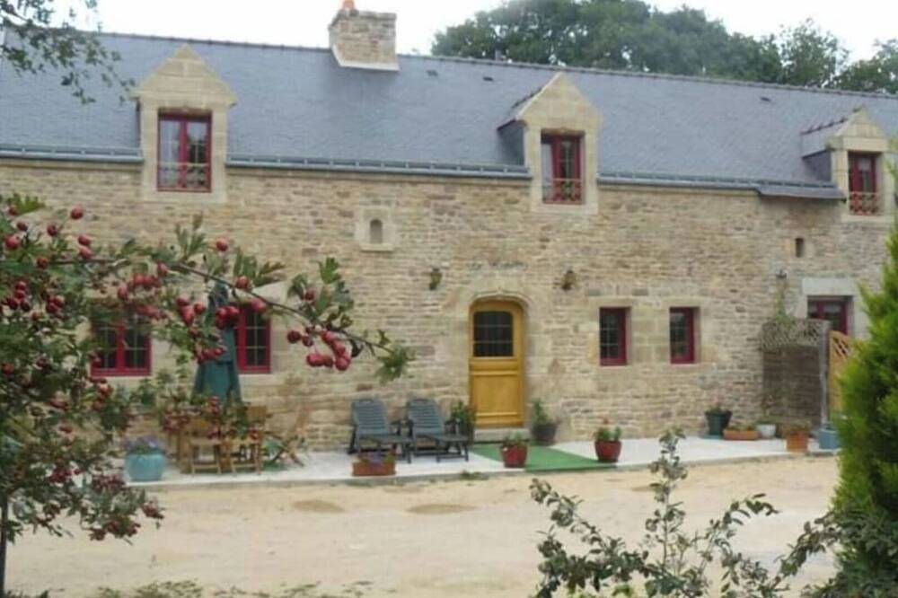For a relaxing vacation in green surroundings in Pluvigner, Côte des Mégalithes