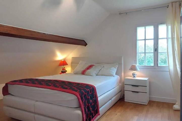 Location de vacances pour 15 personnes, avec jardin à La Bazoche-Gouet - 2