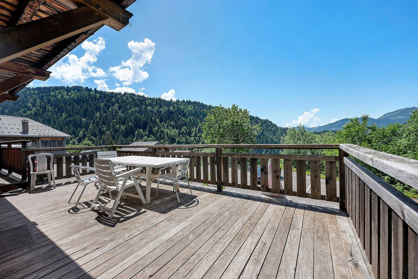 Entire apartment, Apartment 'La Dent De Cons' with Mountain View, Private Terrace and Wi-Fi in Notre-Dame-de-Bellecombe, Albertville region