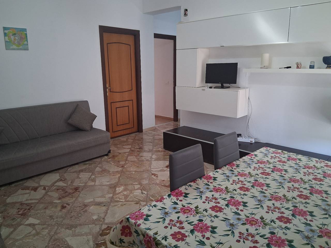 Casa Vacanze 'Large' con Vista Montagna, Wi-Fi e Aria Condizionata in Spiaggia di Mondello, Palermo