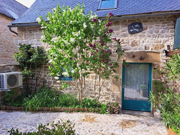 Location de vacances pour 2 personnes, avec vue et terrasse à Sévérac-l'Église - 3