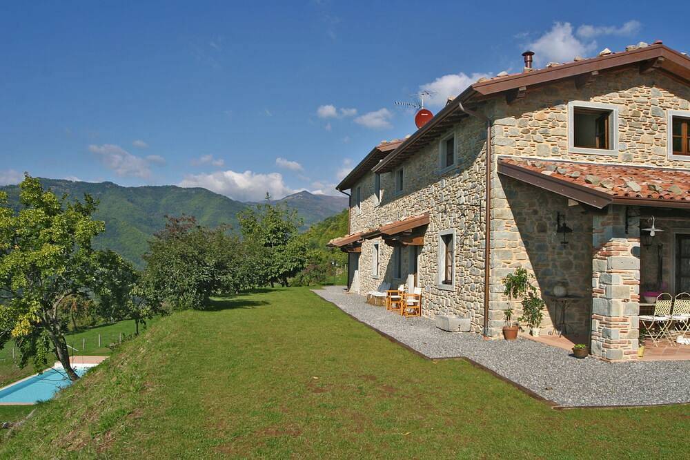 Apartamento entero, Precioso apartamento en la Toscana tradicional, soleada y panorámica villa de campo. in Pieve Fosciana, Garfagnana