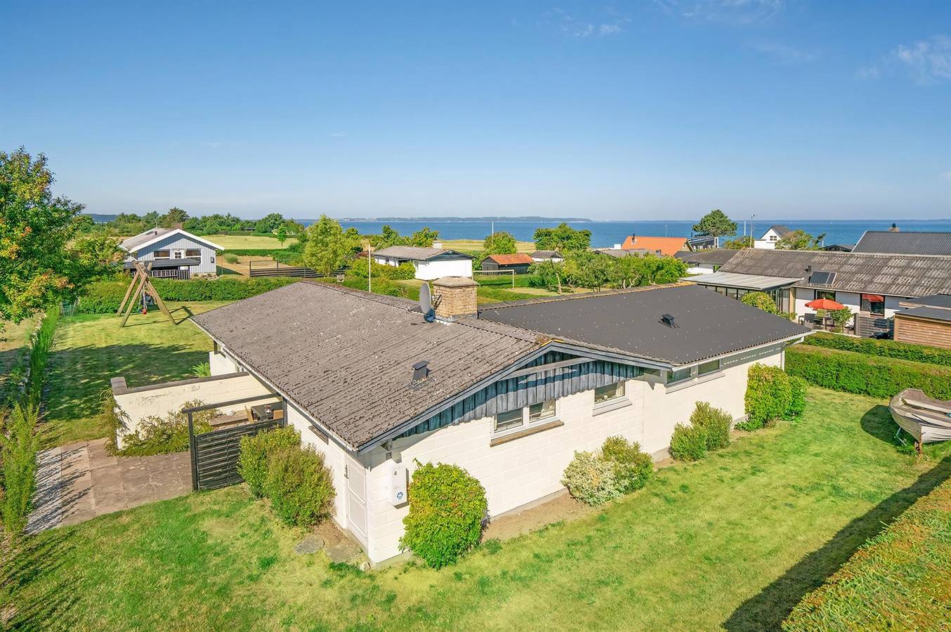 Amazing home in Brenderup Fyn w/ 4 Bedrooms in Kleiner Belt
