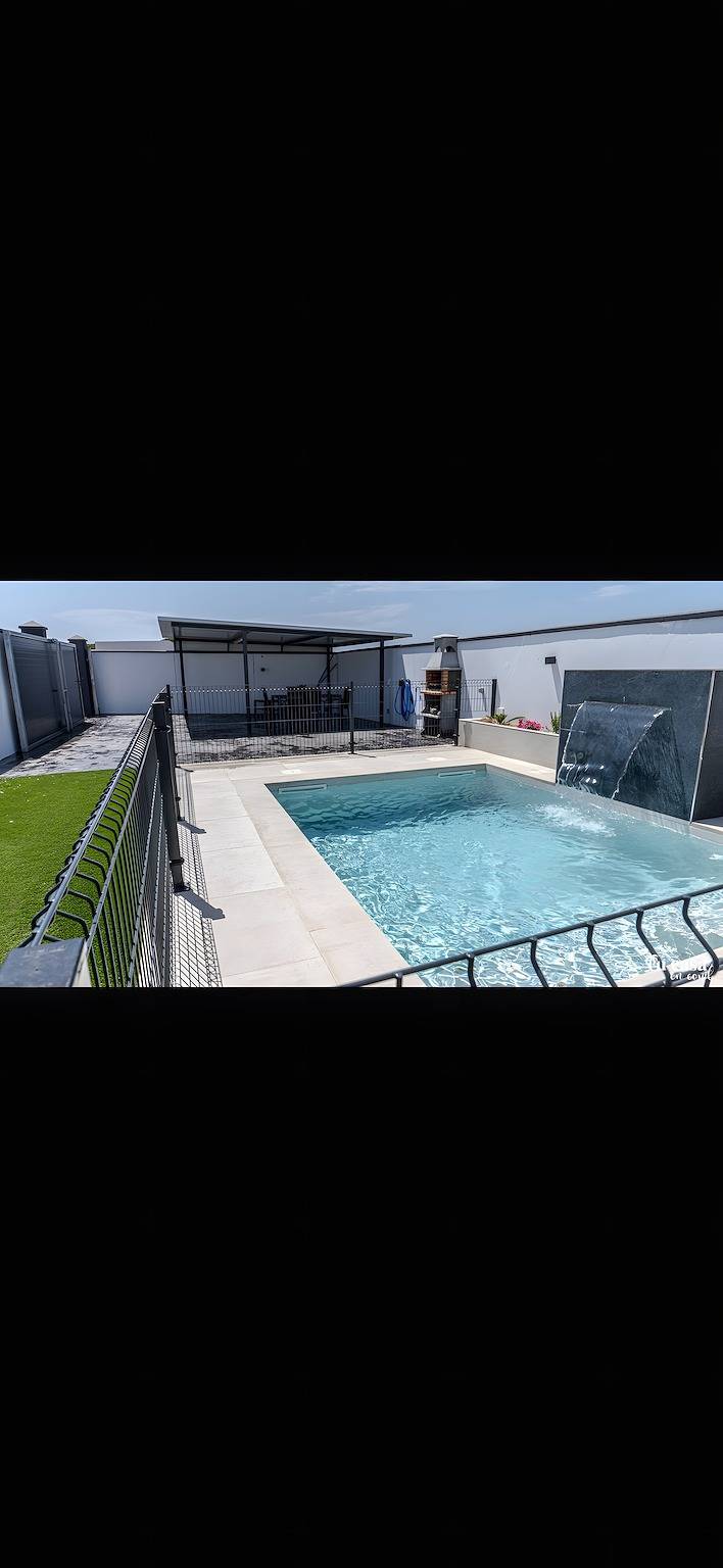Apartamento entero, Apartamento 'Loft Roche Solo Parejas o Familias' con Piscina Privada, Wi-Fi y Aire Acondicionado in Conil de la Frontera, Costa de la Luz