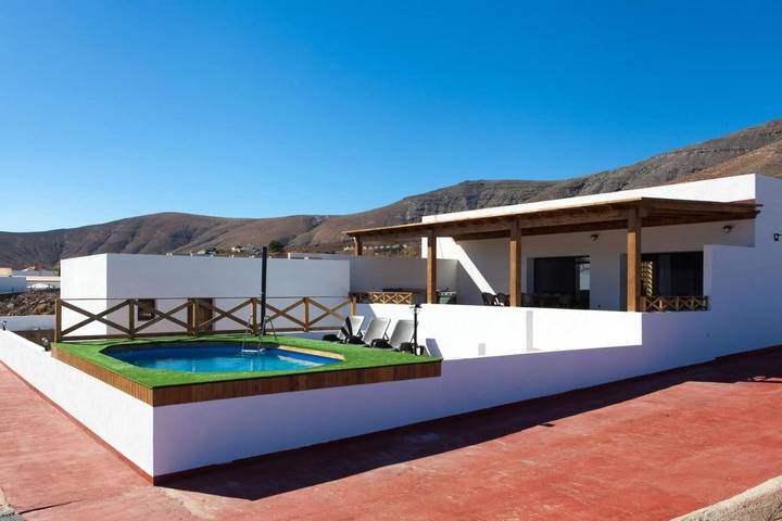 Albergue para 10 personas, con piscina además de vistas y jardín en Fuerteventura