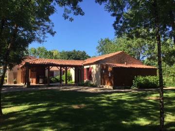 Gîte pour 4 personnes, avec jacuzzi et jardin ainsi que piscine et terrasse en Vendée