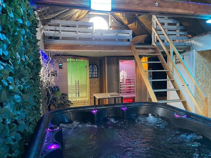 Location de vacances pour 2 personnes, avec Jacuzzi et Terrasse ainsi que Jardin et Sauna à Floreffe