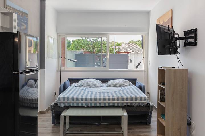 Hel enrumslägenhet, Studio Apartment 'Meublé À 25 Min Des Plages' with Private Terrace, Wi-Fi and Air Conditioning in Saturargues, Medelhavskusten (Frankrike)