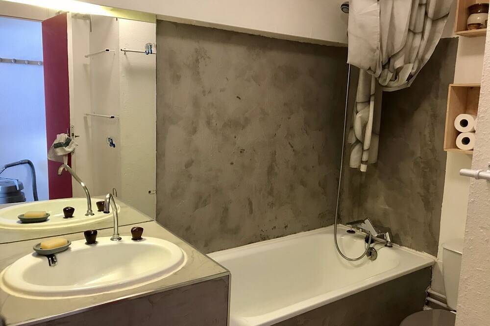 Ganze Wohnung, At 1850 M'Altitude at the foot of the slopes and close to all amenities in La Mongie, Bagnères-de-Bigorre