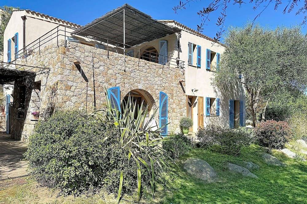 Apartamento entero, Very nice apartment in a charming village house, village of Pigna in Pigna (Córcega), Region de Calvi