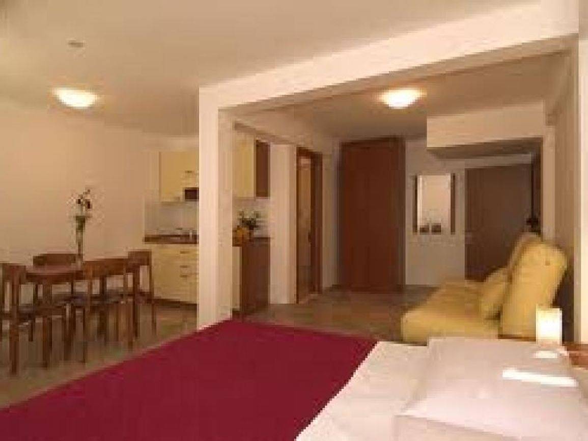 Ganzes Studio, Studioapartment in Brela mit Meerblick, Terrasse, Klimaanlage, W-Lan (201-3) in Brela, Makarska Riviera