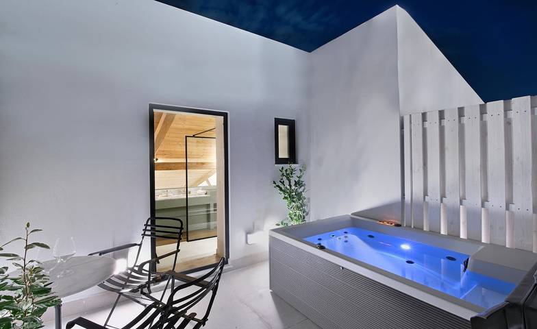 Villa for 2 people, with balcony in Athens