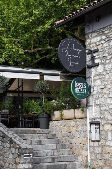 Hôtel pour 2 personnes, avec jardin à Lanas