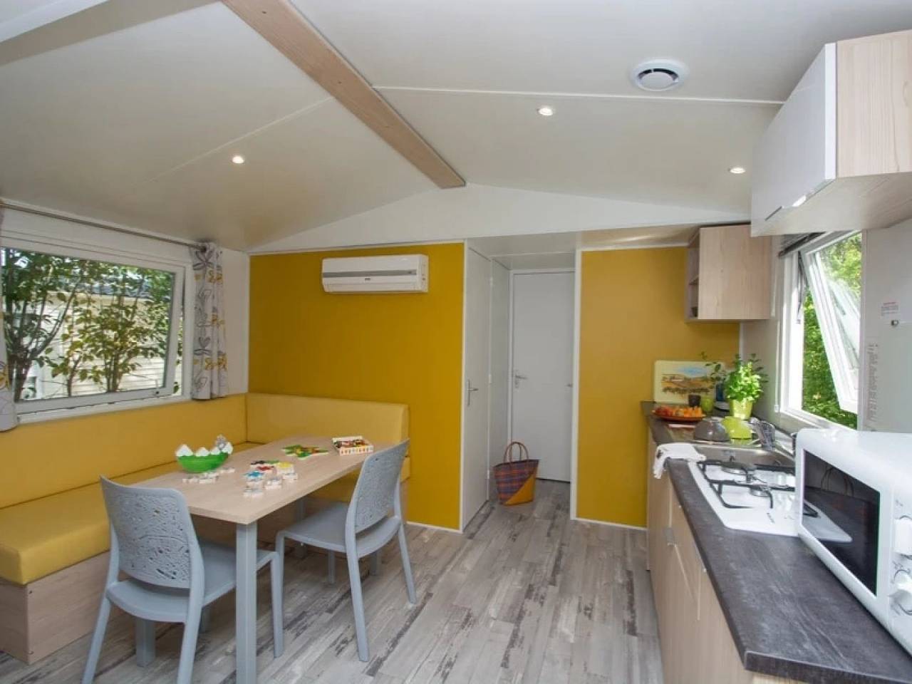 Camping 4 étoiles - Piscine - ccbehic in Saignon, Regionaler Naturpark Luberon