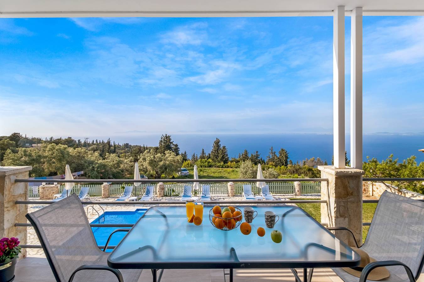 Entire apartment, Two-Bedroom Apartment 1 with Sea View, Shared Pool & Wi-Fi in Greece