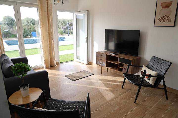 Location de vacances pour 5 personnes, avec bassin pour enfant et piscine ainsi que balcon et vue à Campo Maior