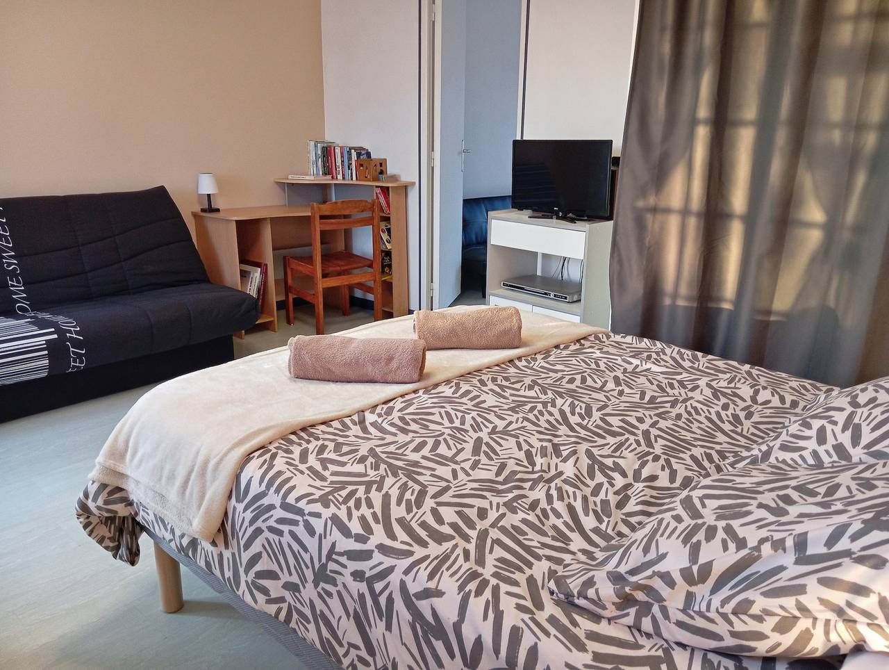 Maison de vacances 'Bricabroc' avec piscine partagée, terrasse privée et Wi-Fi in Broc, Vallée de la Loire