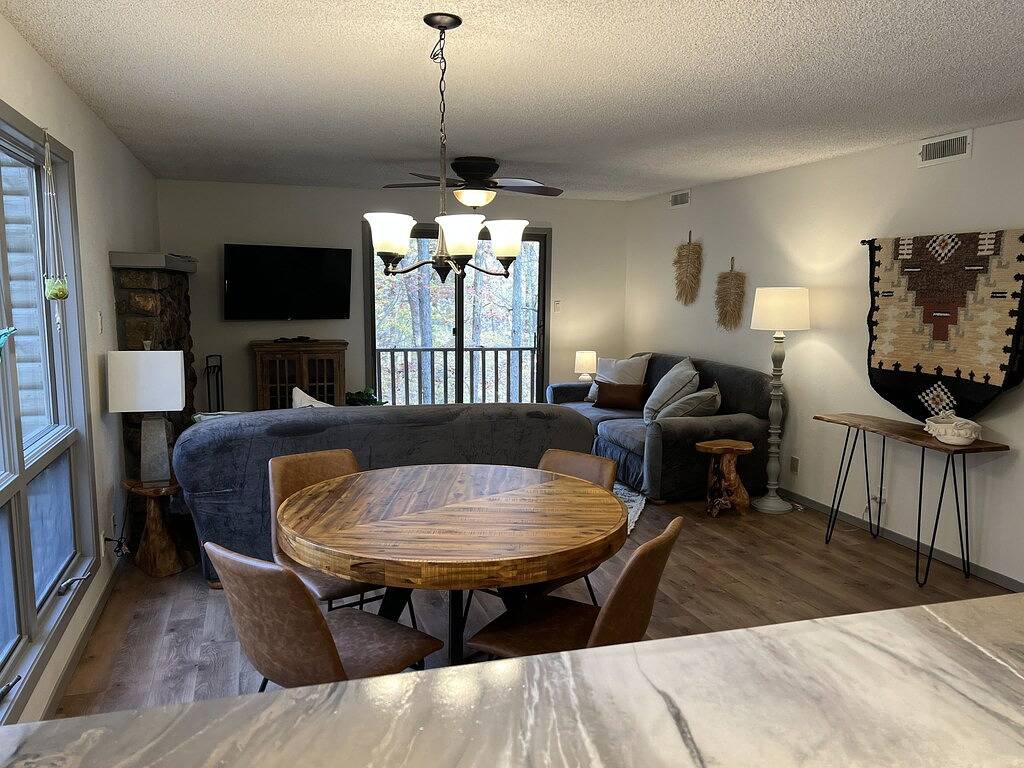 Ganze Wohnung, Thematische Eigentumswohnung der auf Lager angelnden Kabine auf See Ouachita in Lake Ouachita