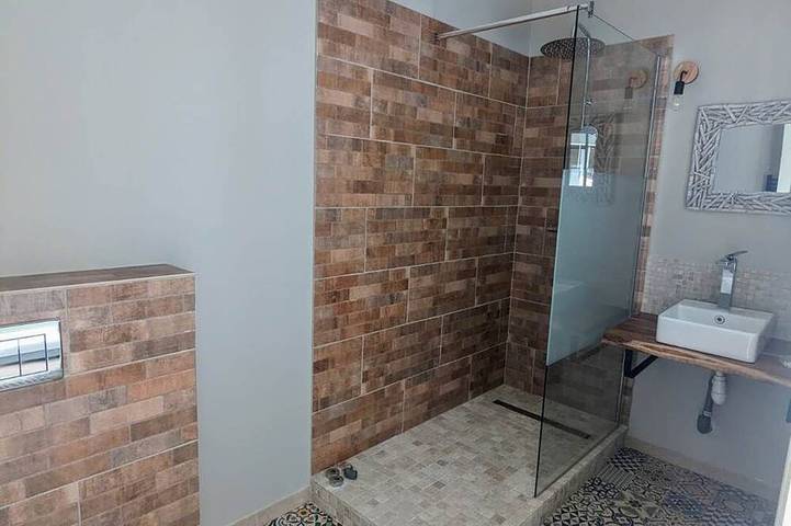 Chambre sur Jardin Avec Jacuzzi Privatif L'été et Terrasse in Treuzy-Levelay, Seine-et-Marne