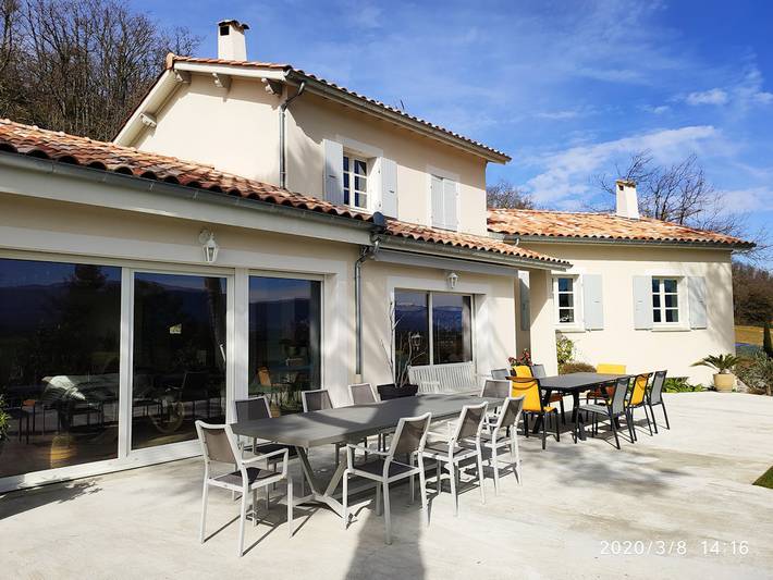 Villa pour 15 personnes, avec jardin et terrasse ainsi que piscine et jacuzzi en Rhône-Alpes - 4