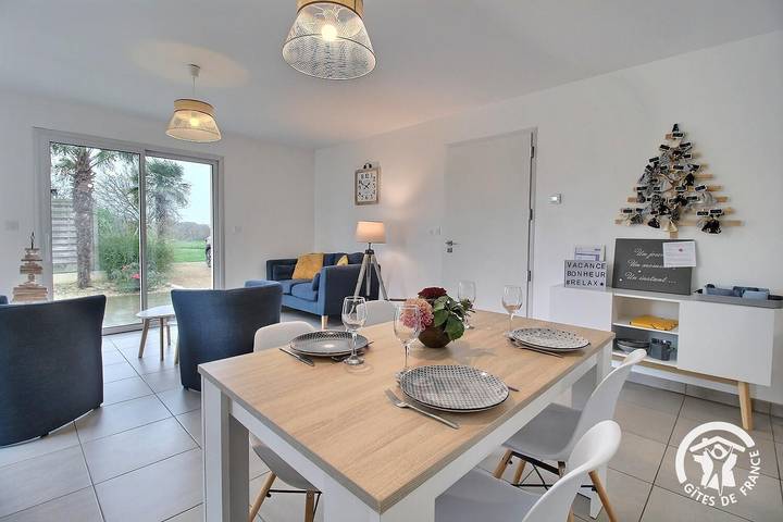 Gîte pour 4 personnes, avec jardin et terrasse à Pléguien