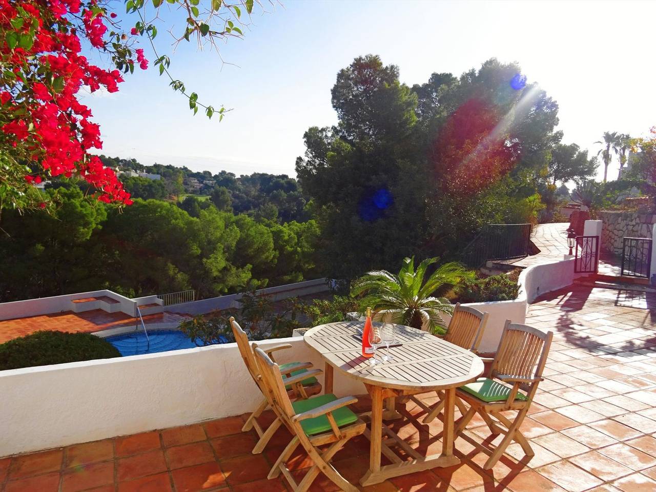 Apartamento entero, Apartamento renovado en Altea con terraza, vista al golf y piscina comunitaria in Altea La Vella, Altea