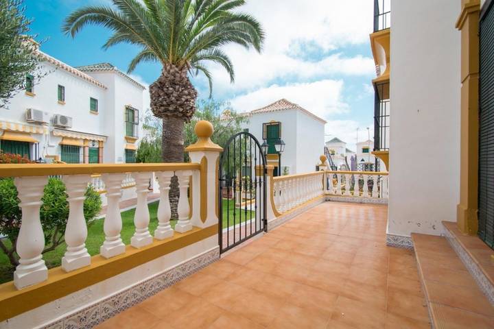 Bungalow für 5 Personen, mit Terrasse und Garten sowie Pool und Ausblick in La Mata