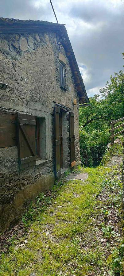 Gîte pour 5 personnes, avec jardin et terrasse, animaux acceptés à Rousses