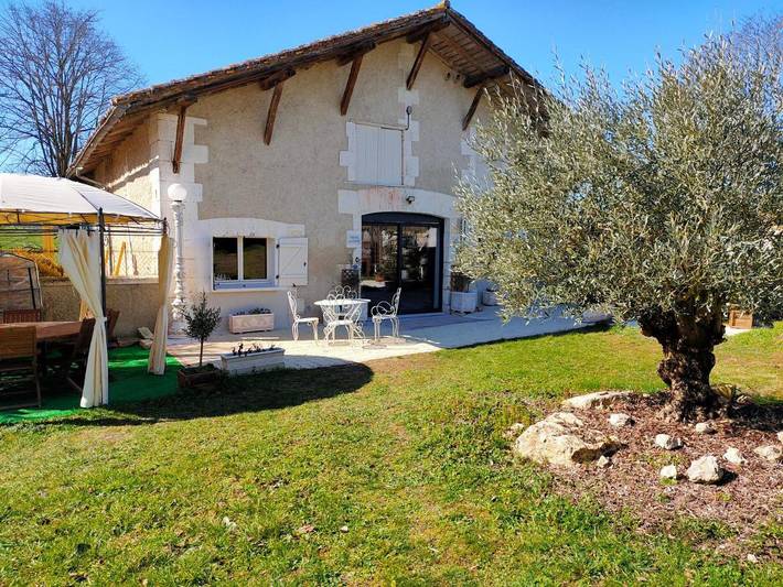 Location de vacances pour 4 personnes, avec jardin et vue à Aubeterre-sur-Dronne - 3