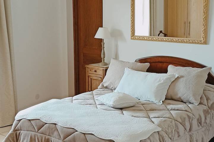 Beautiful villa for 8 people with sea-mountain pool in Ghisonaccia, Corte und Umgebung