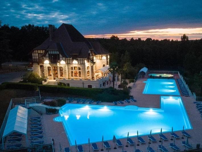 Location de vacances pour 6 personnes, avec terrasse ainsi que jardin et piscine à Daumazan-sur-Arize - 2