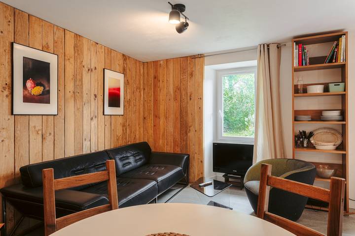 Gabae Les Volets Verts - Holiday Home with Private Barbecue in Puyravault, Rochefort region