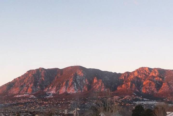 Vacation home for 12 people, with balcony and yard as well as hot tub in Colorado Springs