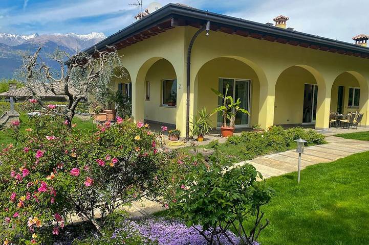 Ferienhaus für 8 Personen, mit Terrasse und Garten, mit Haustier in Colico