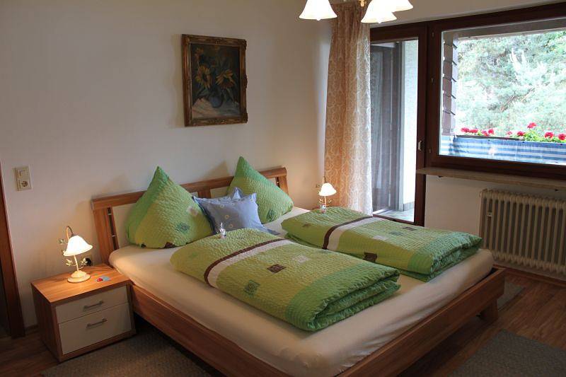 Ganze Ferienwohnung, Haus Carina - Ferienwohnung Nr. 2, 44 qm Obergeschoss, 1 separates Schlafzimmer in Bad Endorf, Chiemsee