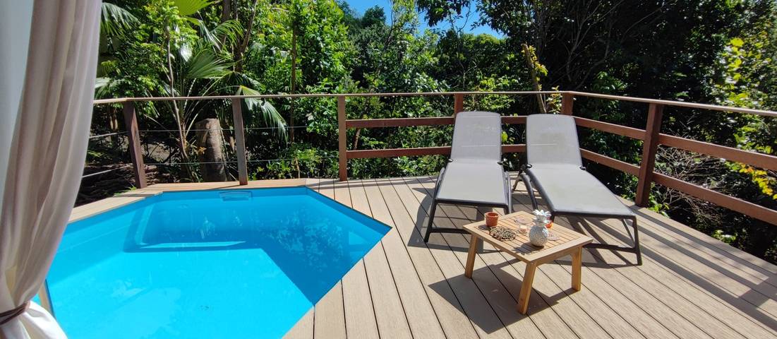 Location de vacances pour 2 personnes, avec terrasse ainsi que jardin et piscine à Bouillante - 2