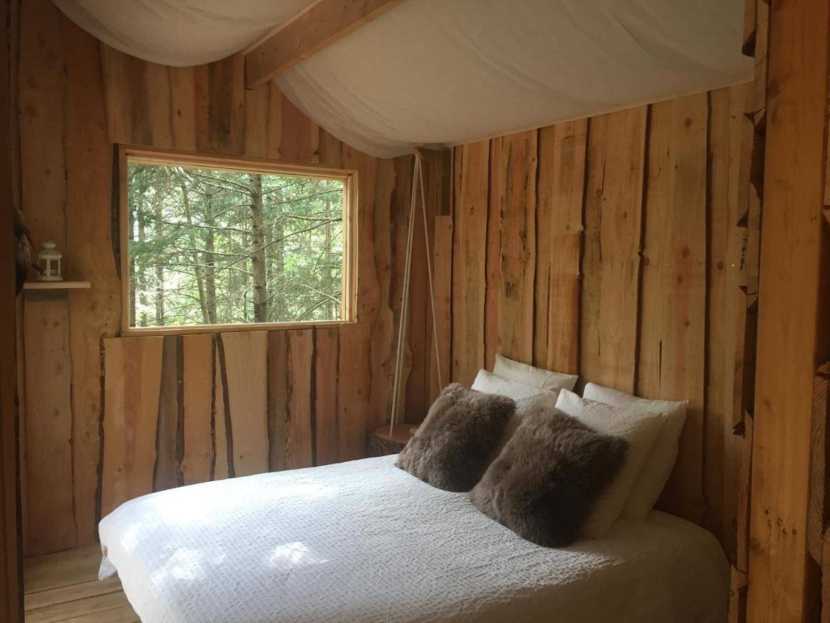 Tent in Châtel-Guyon, Parc naturel régional des Volcans d'Auvergne